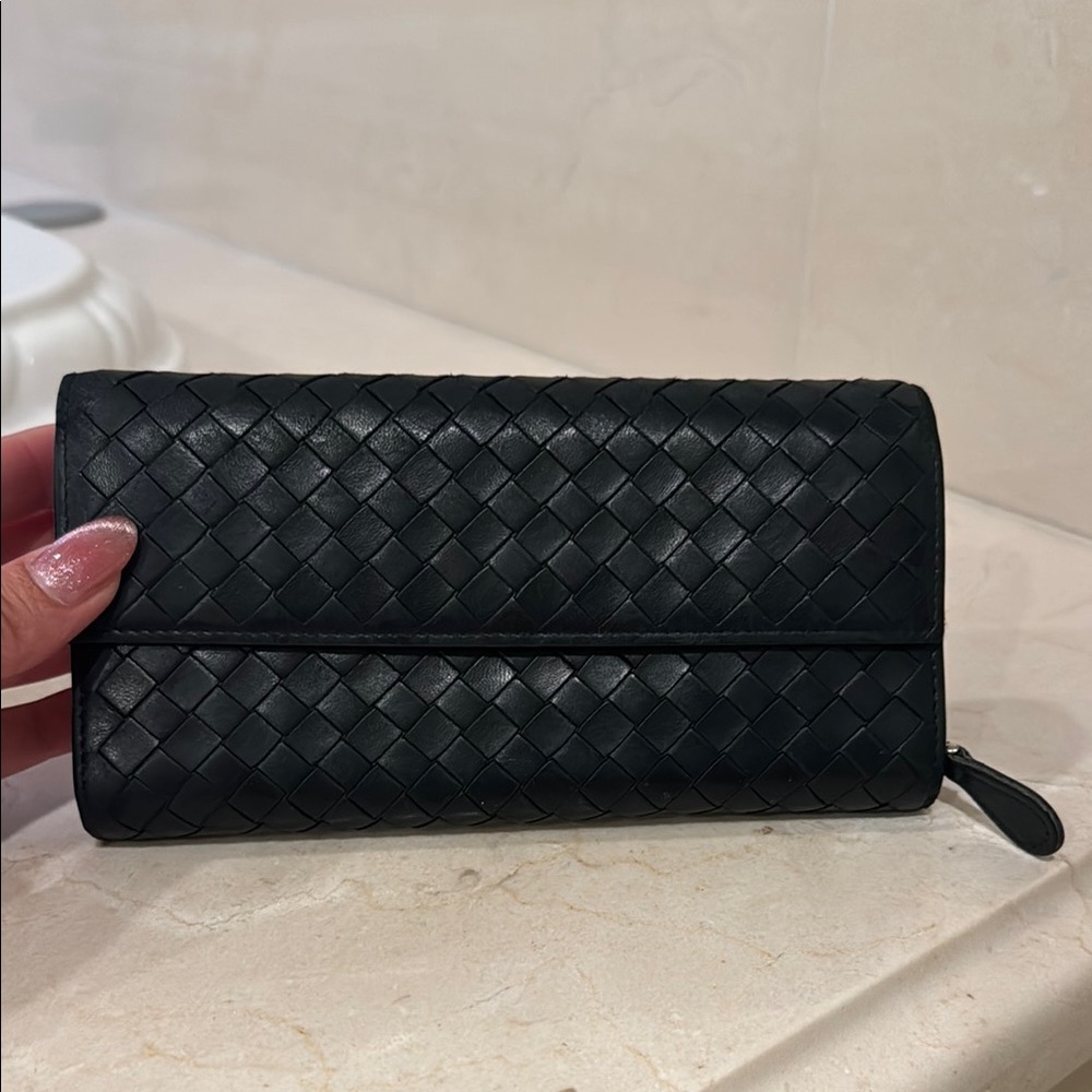 So beautiful Bottega Veneta Black Leather Wallet authentic